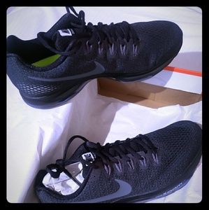 NIKE ZOOM ALL OUT LOW  EW STYLE AND MODEL